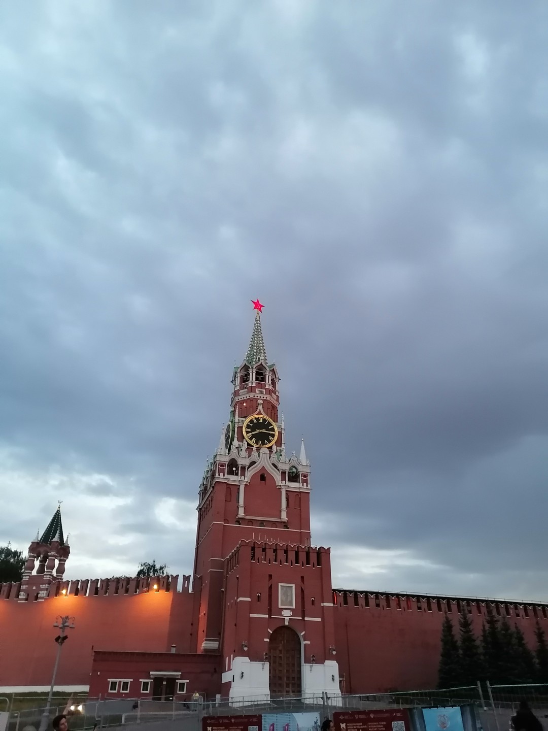 Благодарны гиду Никите. Экскурсия была информативной, интересной, эмоциональной. Материал был представлен исходя из альтернативный точек зрения