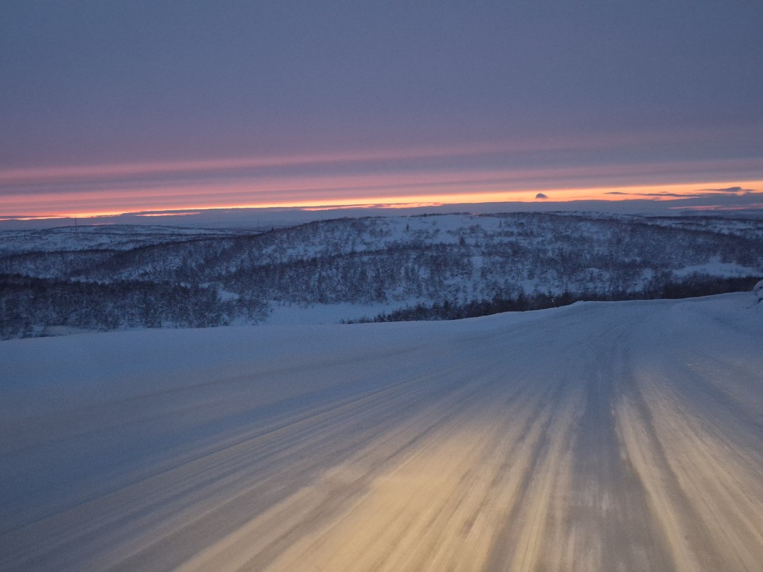 Наше первое знакомство с Арктикой, выходные провели отлично. Очень насыщенная программа, замечательные гиды. Путешествие в Териберку