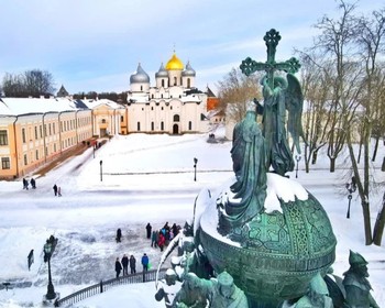 Великий Новгород: кремль, музей деревянного зодчества, соборы