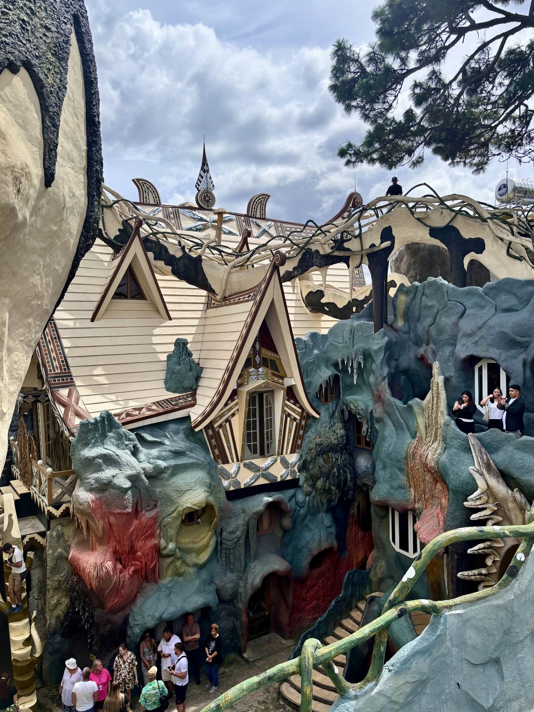 Если хотите провести свое время интересно, познавательно и комфортабельно, то вам к Михаилу. Брали экскурсию на