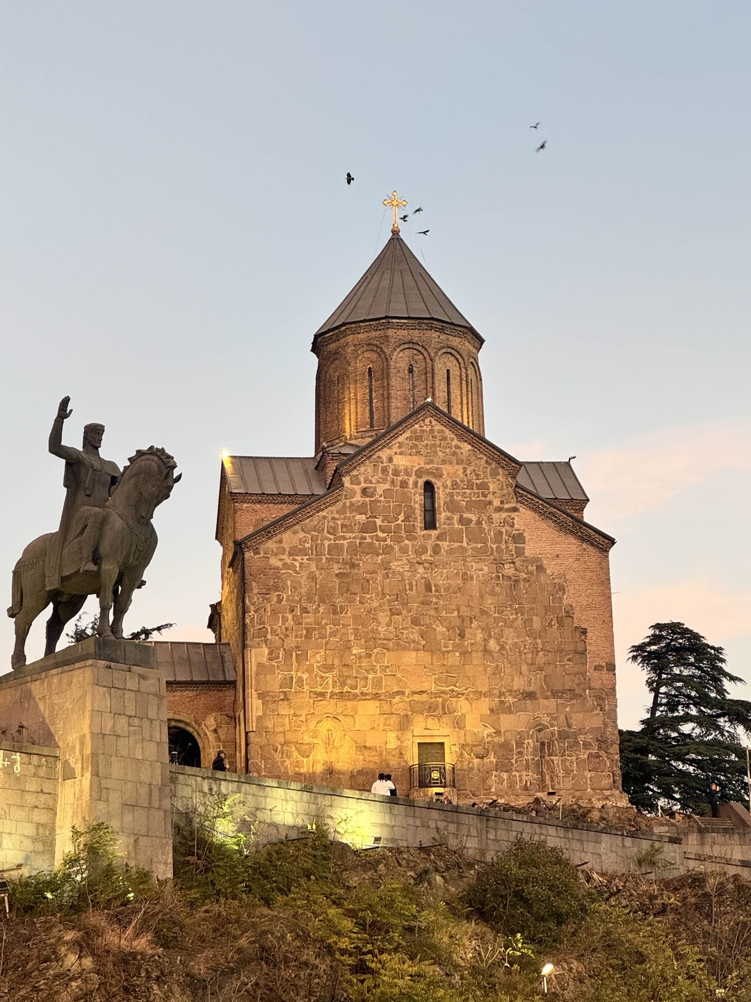 Экскурсия очень понравилась. Организовано на высшем уровне, все очень чётко, без задержек. Увидели много достопримечательностей. Побывали
