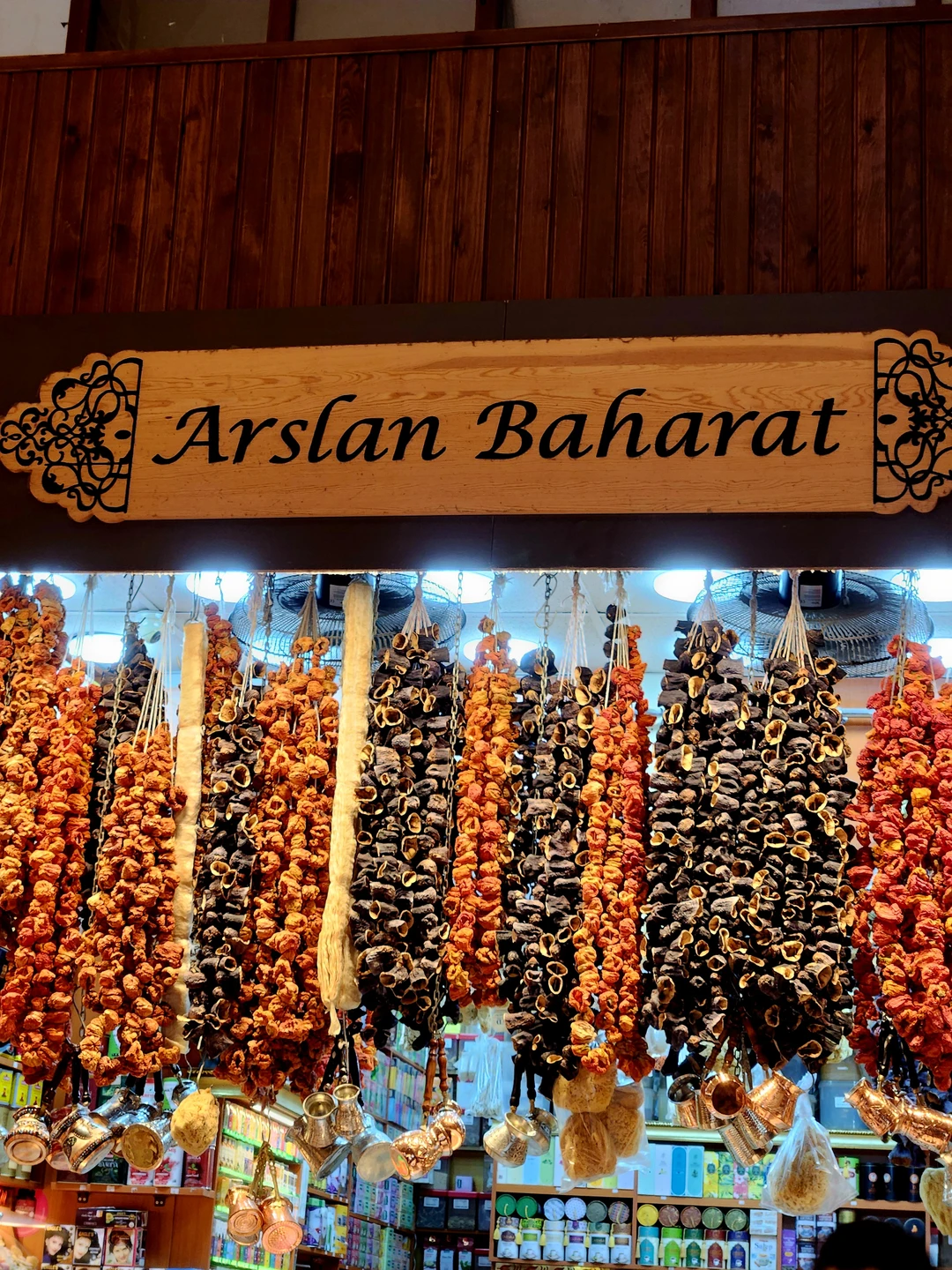 Мы были всей семьёй в прошлом году, в сентябре. Остались довольны экскурсией. Гид рассказывал и показывал