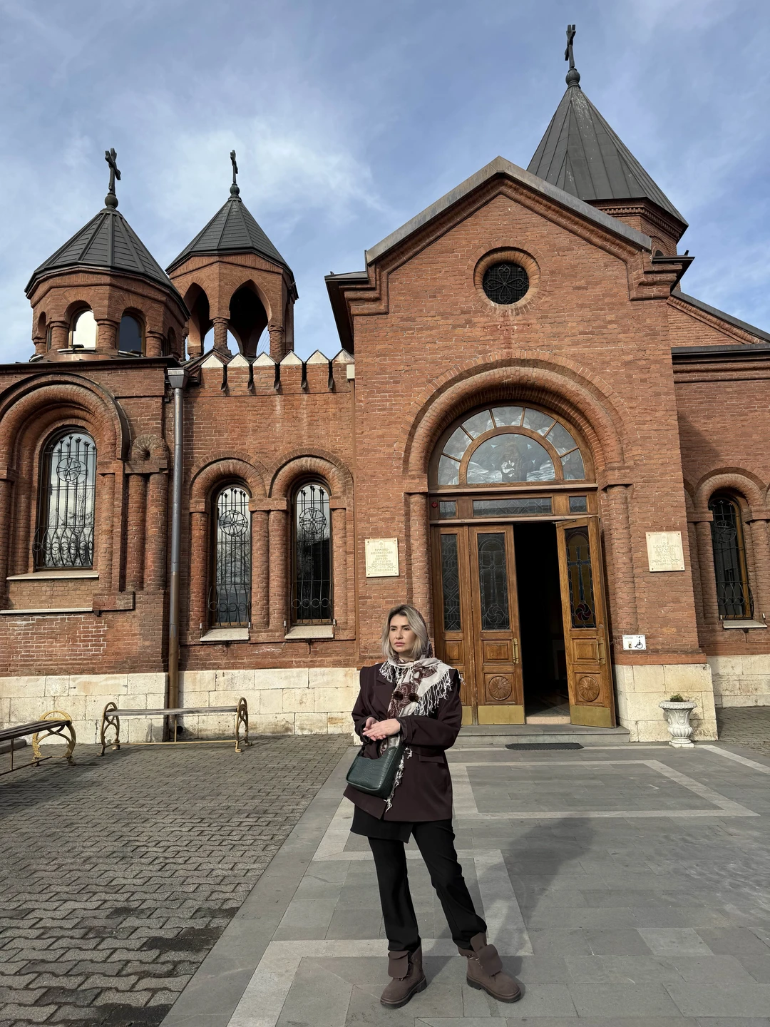 Тимур,просто супер гид,очень интересно было слушать и следовать за ним по маршруту. Внимательный к гостям,красиво рассказывал,все