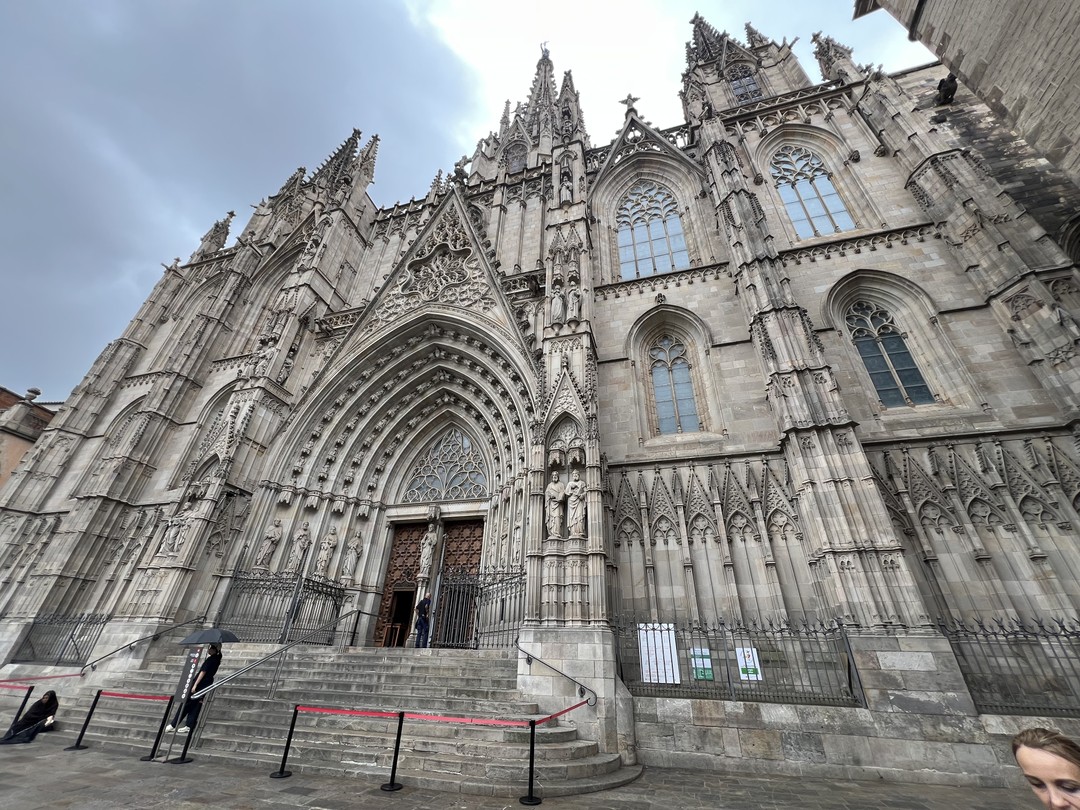 Благодарим Александра, за волшебную презентацию Барселоны❤️, а также за проявленную помощью в решении наших вопросов