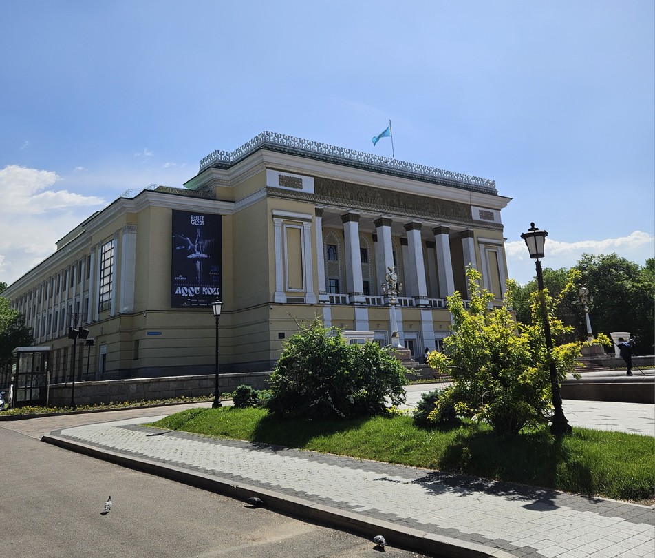 На самом деле вместить все достопримечательности в пять часов нереально, в городе интересных мест очень много!