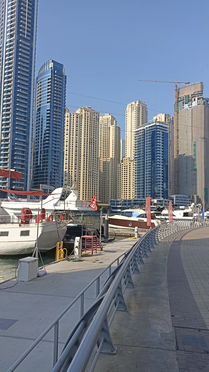 Ездили с Шахзодом из Рас Эль Хаймы в Дубай на обзорную экскурсию 28.11.25. Самостоятельно можно было