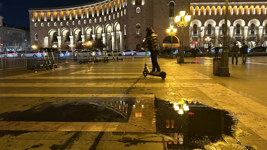 Знаете, есть гиды, которых слушать не хочется…. Есть такие, которые сами устали от своих экскурсий… А