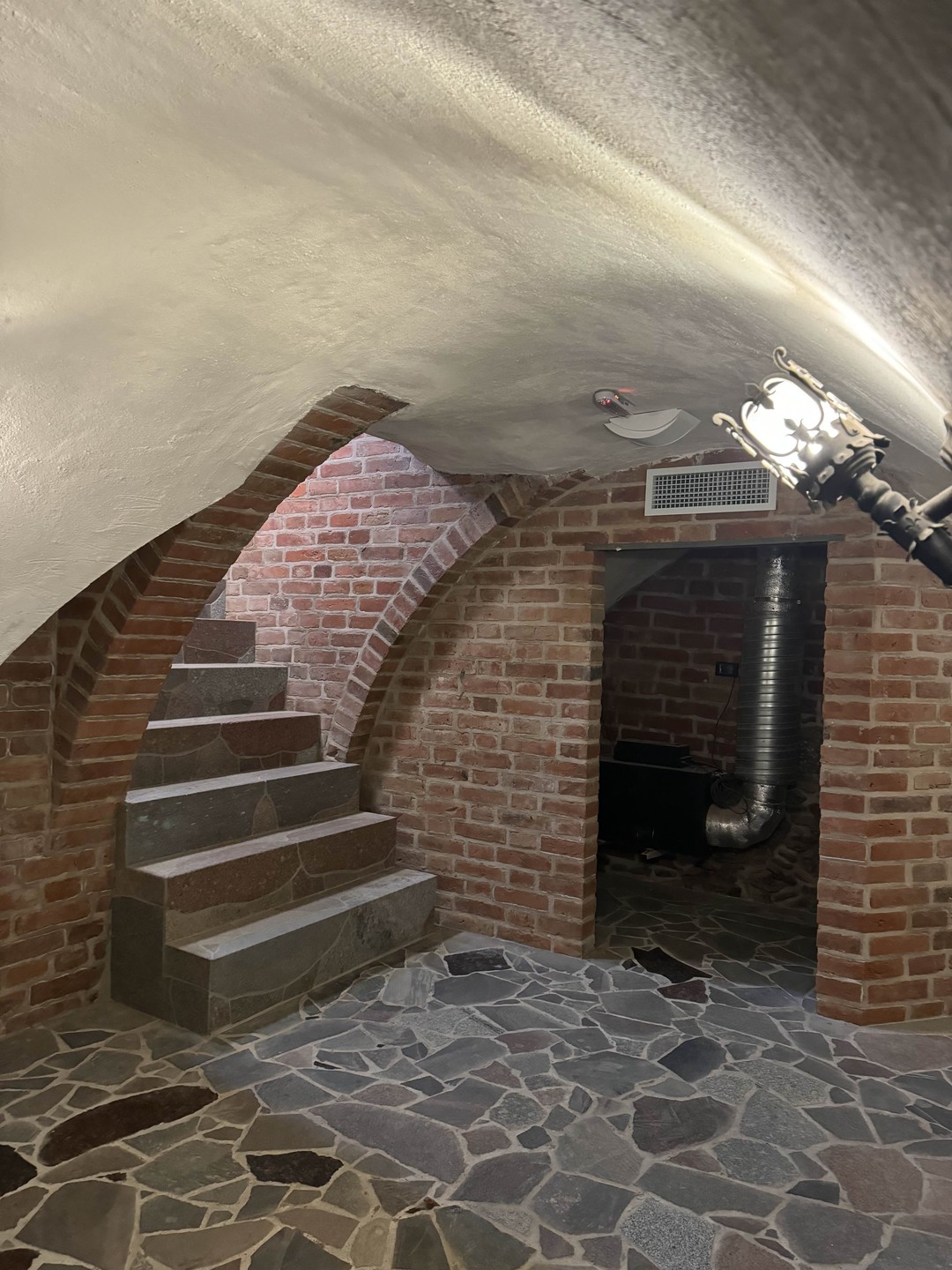 Очень понравилась экскурсия с Викторией! Знает много интересных фактов о родной области. По ходу экскурсии мы