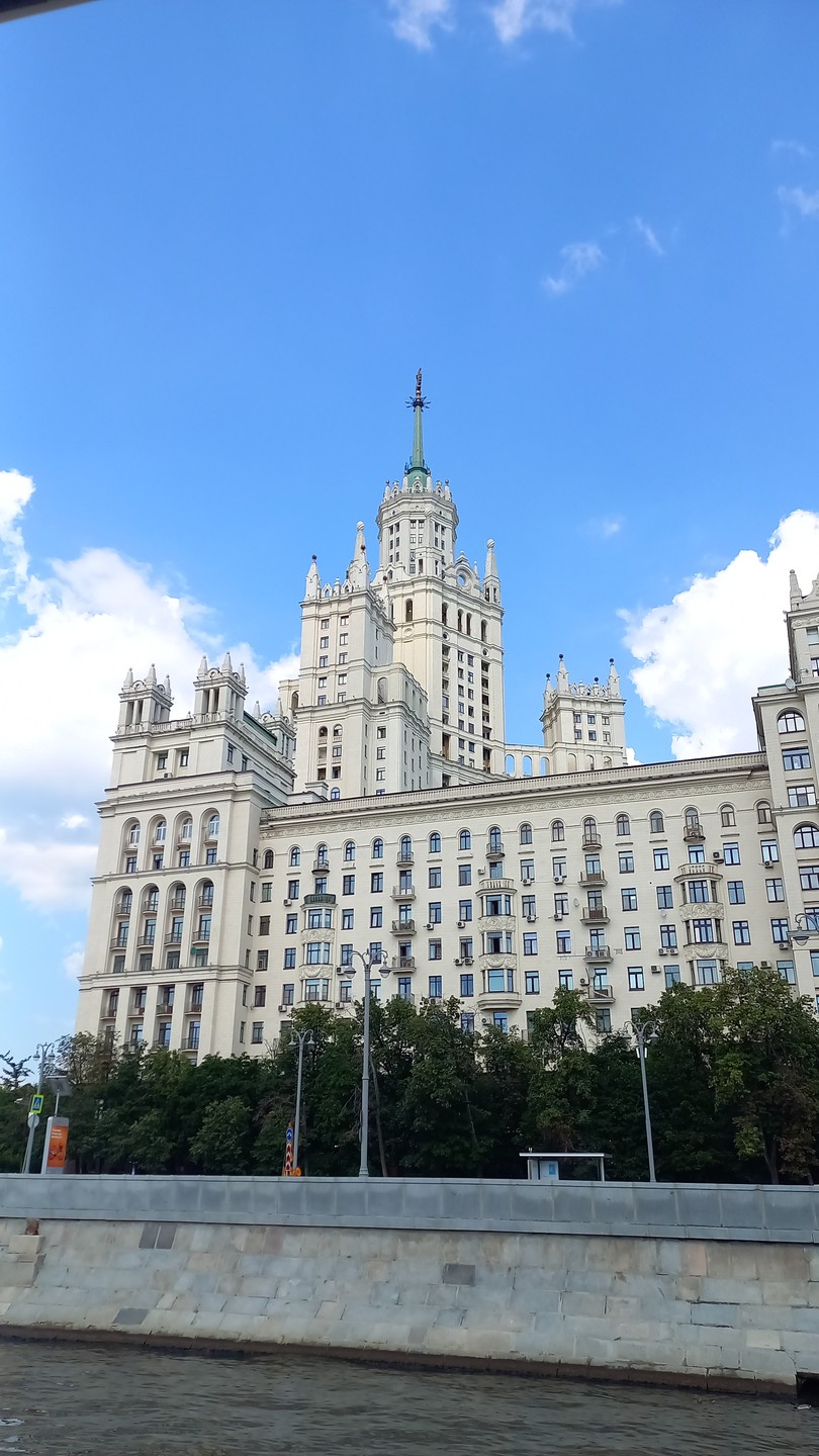 Речная прогулка по центру Москвы от причала "Киевский" до парка "Зарядье" (анна)