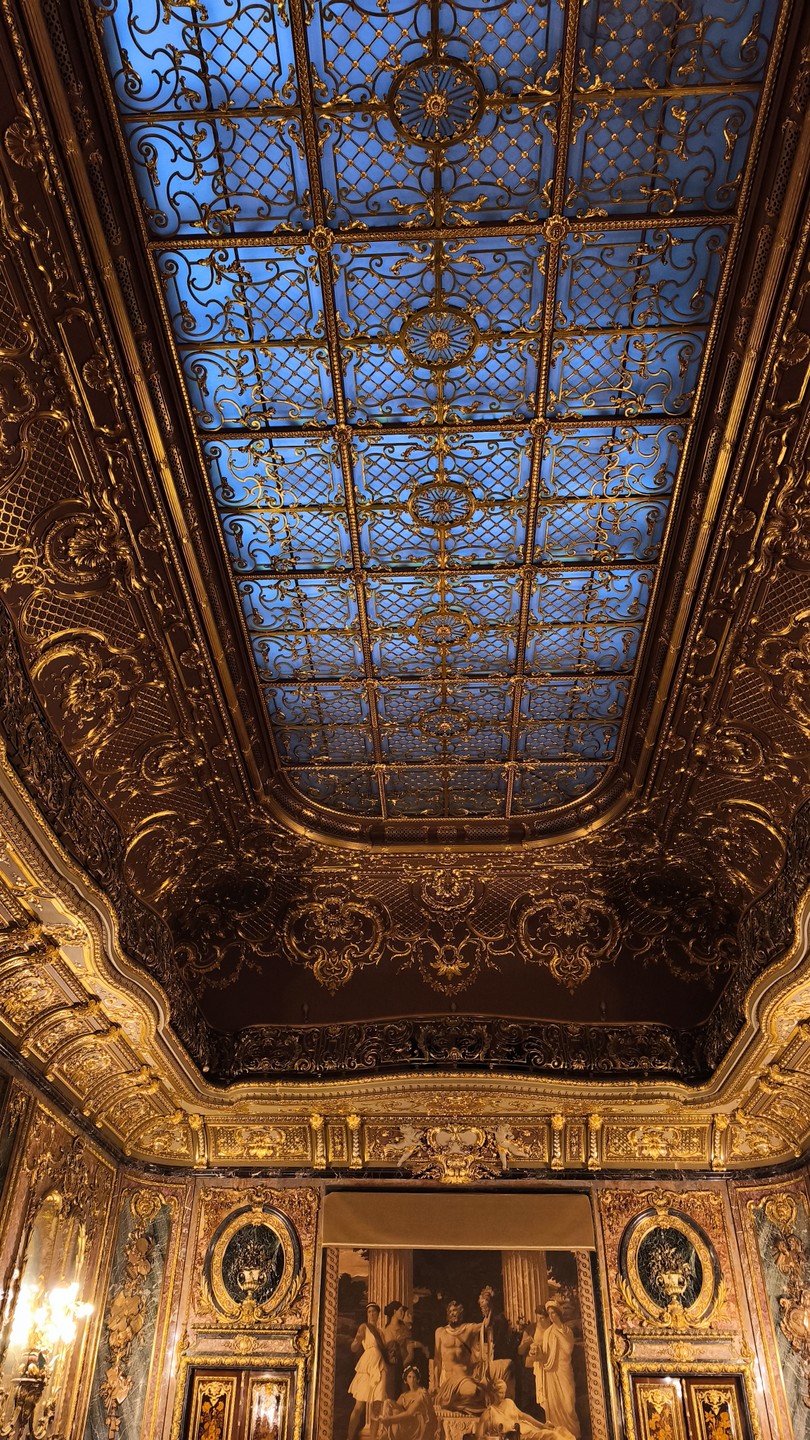 Отличная экскурсия, снаружи здание не сильно впечатляет, но внутри - это просто восторг! Экскурсовод хорошо провела