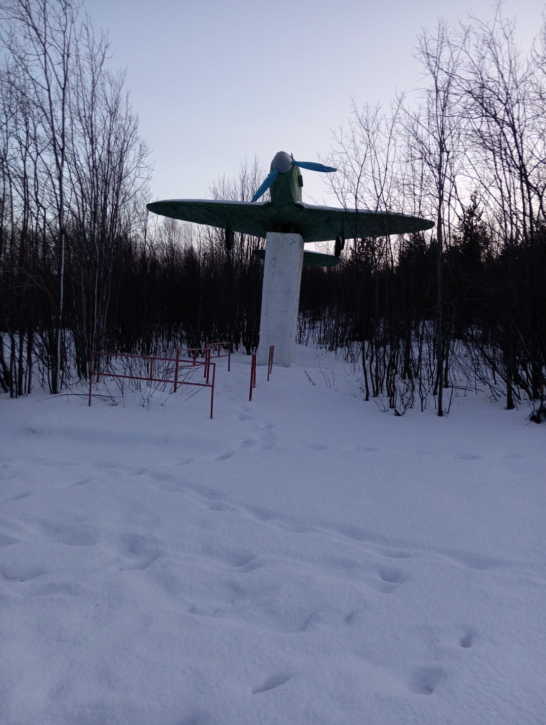 1 декабря Александр встретил нас с аэропорту и провёл обзорную экскурсию по Мурманску. Всё было очень