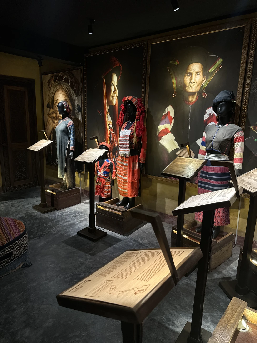 Ездили с Павлом и моей трехлеткой в Хойан, экскурсия получилась очень интересной и насыщенной. Рассказывает живо