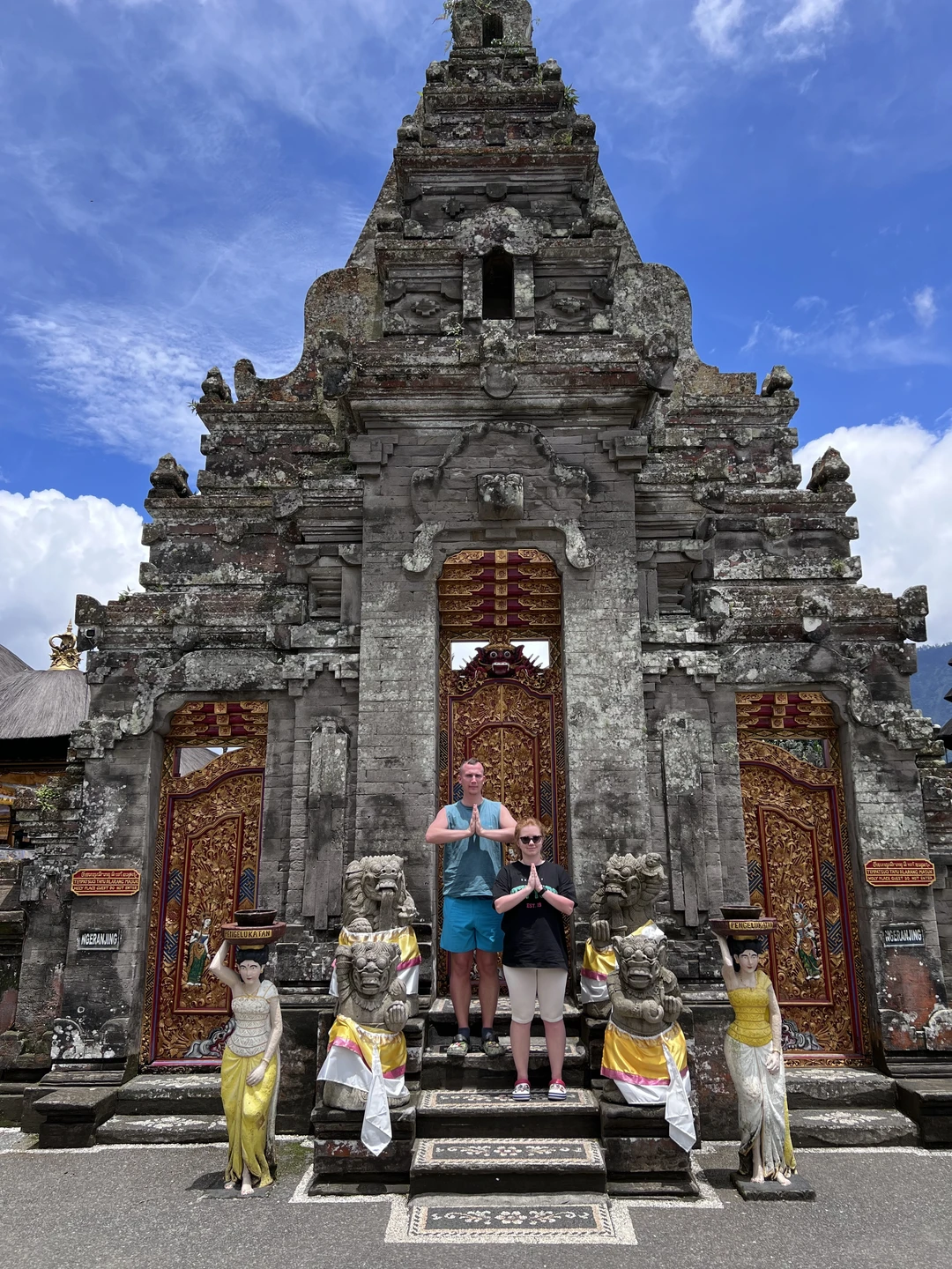 Невероятная экскурсия, Яник очень пунктуальный, вежливый, внимательный и открытый к общению и разговору ГИД. Мы были