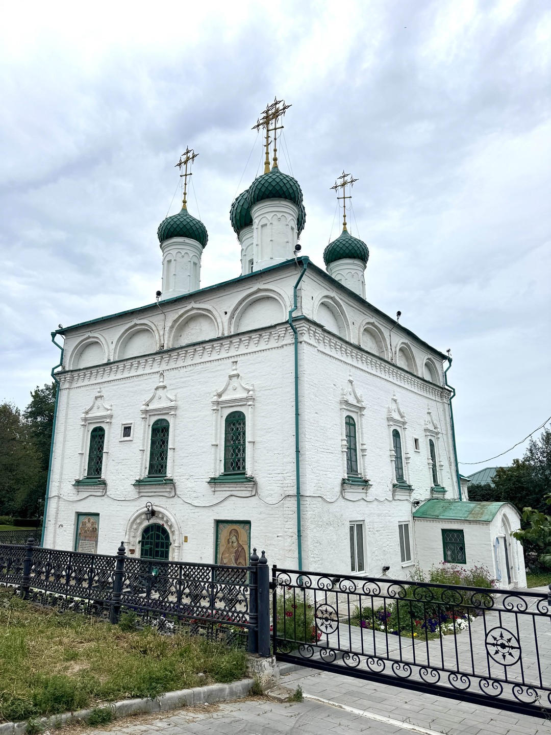 Зоя шикарный гид, не перенапрягла цифрами и при этом очень интересно рассказала о городе. Мы в восторге он экскурсии и всем рекомендуем 👍