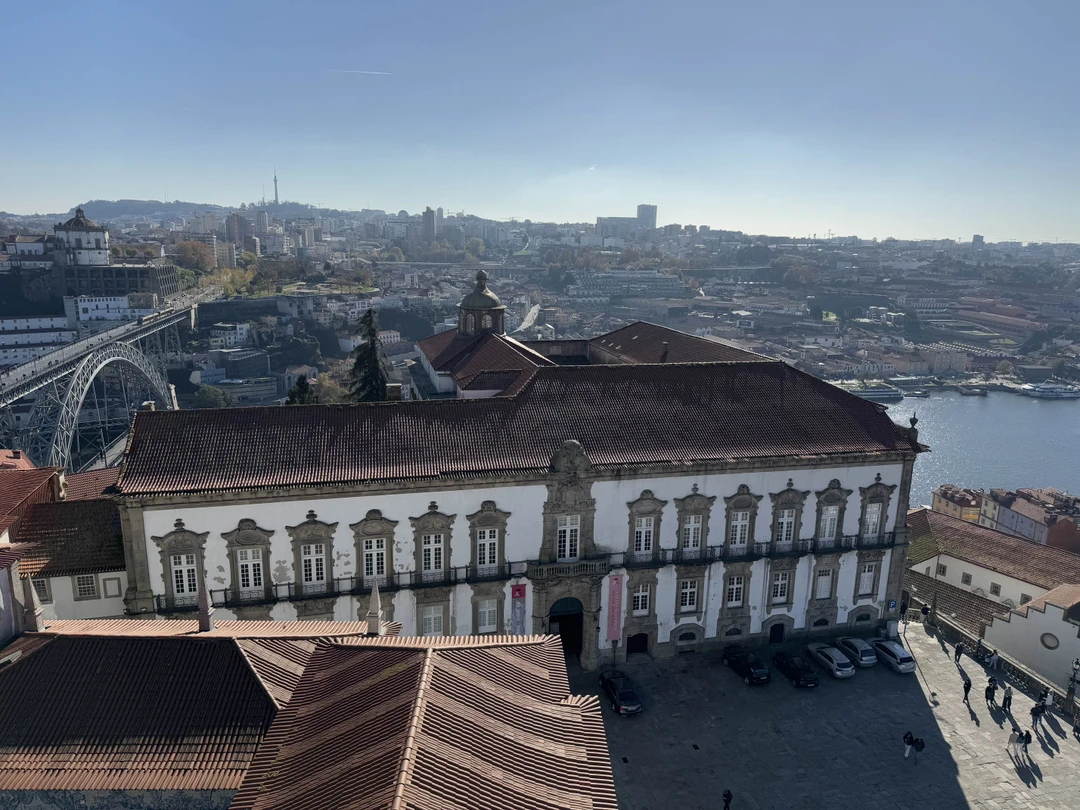Экскурсия по Порто с Ольгой)Очень милая,обаятельная Ольга подробно познакомила нас со старым городом,провела по красивым улочкам,интересно