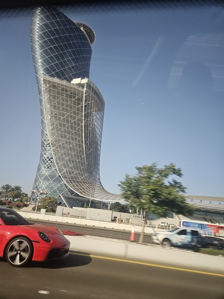 Большое спасибо за отличную экскурсию в Абу-Даби! Доехали с комфортом, Азиз - отличный рассказчик, было очень интересно