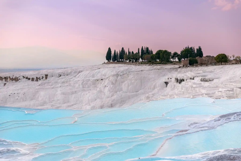 Белоснежный Памуккале и античный город Иераполис из Анталии