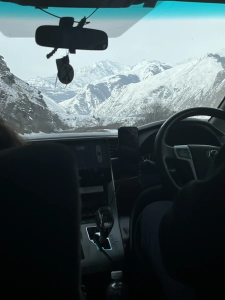 Хотела поблагодарить нашего заботливого, доброжелательного и интересного гида - Рому. С погодой нам очень повезло, было