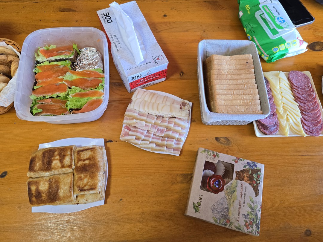 Отличная экскурсия! Гид Алексей очень внимательный, общительный и даже заботливый. Проверил кто как одет, всем подобрал