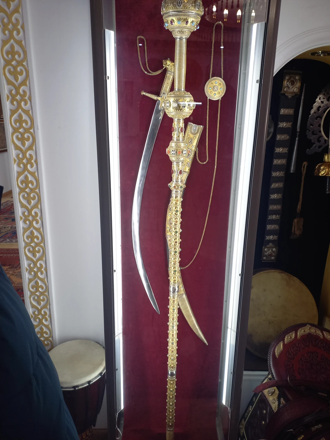 Прекрасная Жанар, спасибо за интересную и познавательную экскурсию! Узнали много нового, в музее понравилось то, что