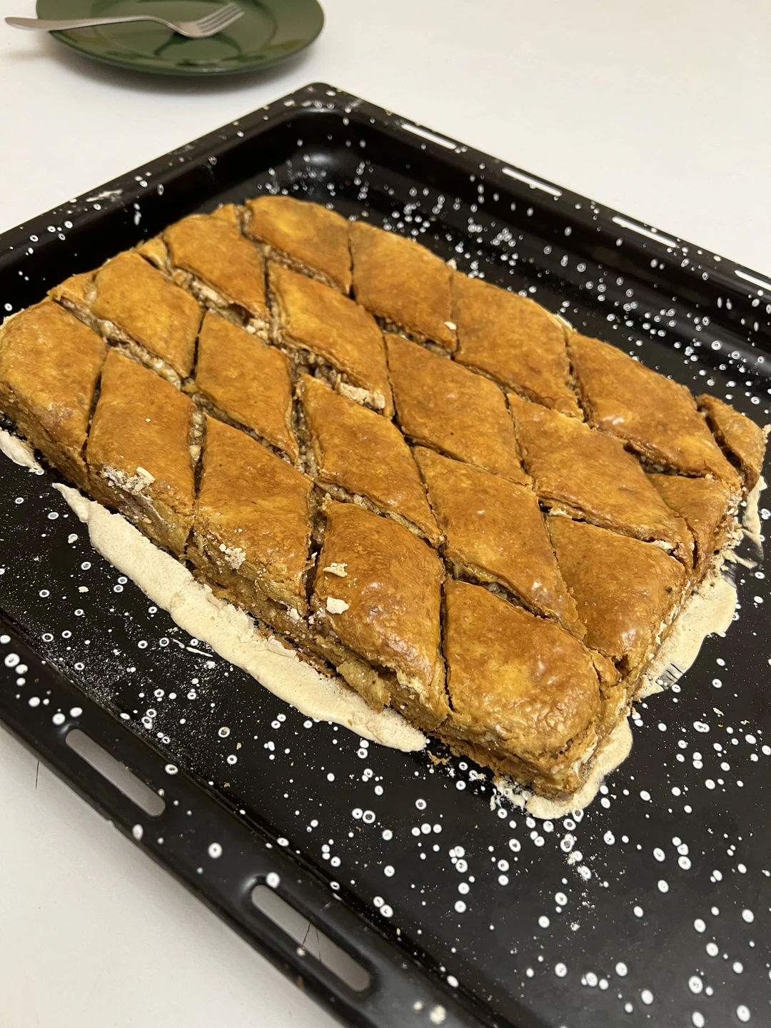 Потрясающая Гаяне, все очень понятно объяснила и пахлава получилась волшебная! Буду теперь готовить дома