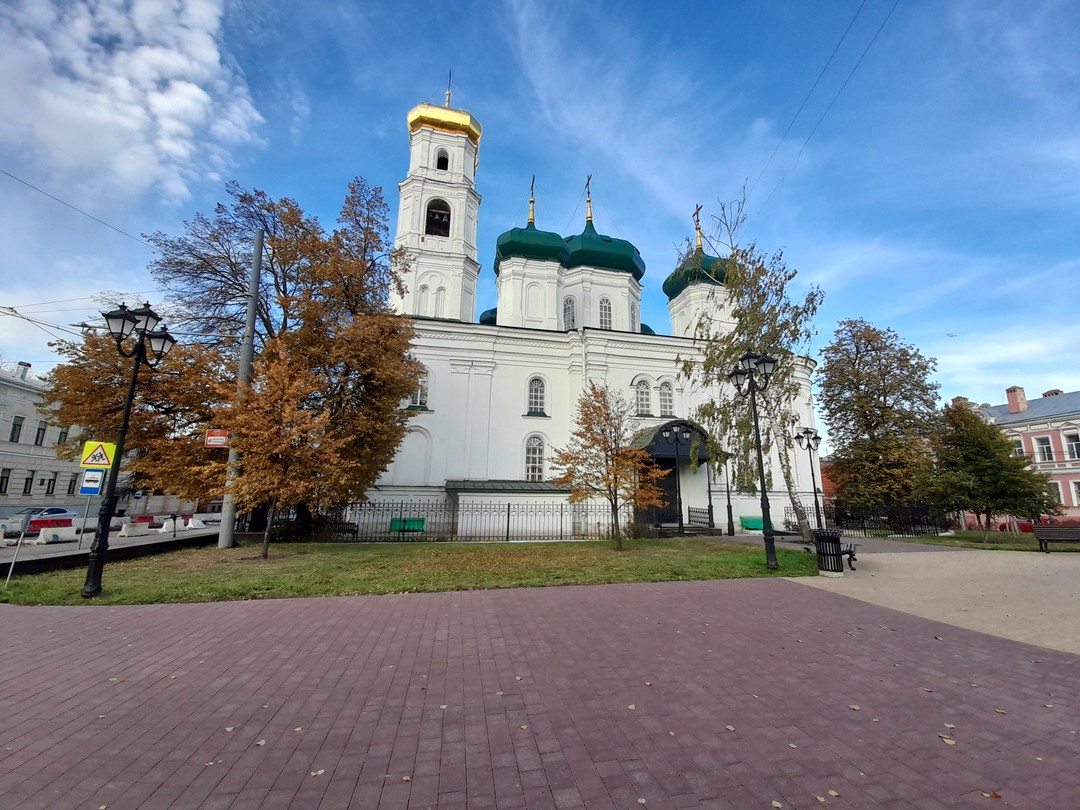 Прогулка была замечательная, интересные дома в разных стилеях на такой собственно недлинной улице. И истории про них рассказаны тоже интересные.