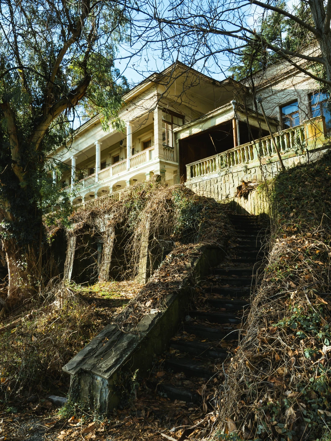 Отличная экскурсия. Посетили много красивых мест. Везде было время на прогулку, и самостоятельное исследование места. Приятный