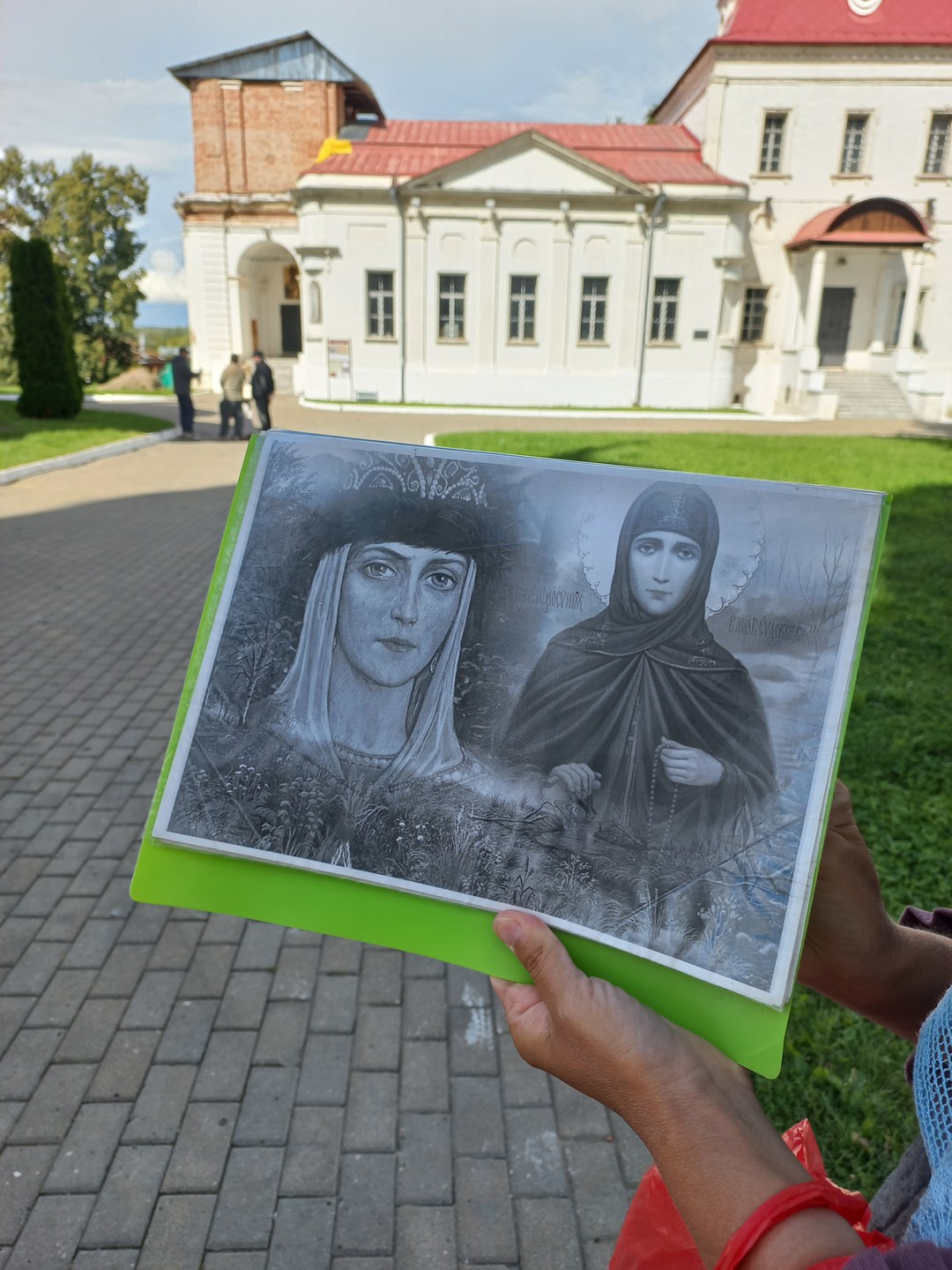 Благодарю Викторию за интересную экскурсию по Коломне. Очень подробно Виктория рассказывала про главные достопримечательности, подмечая интересные