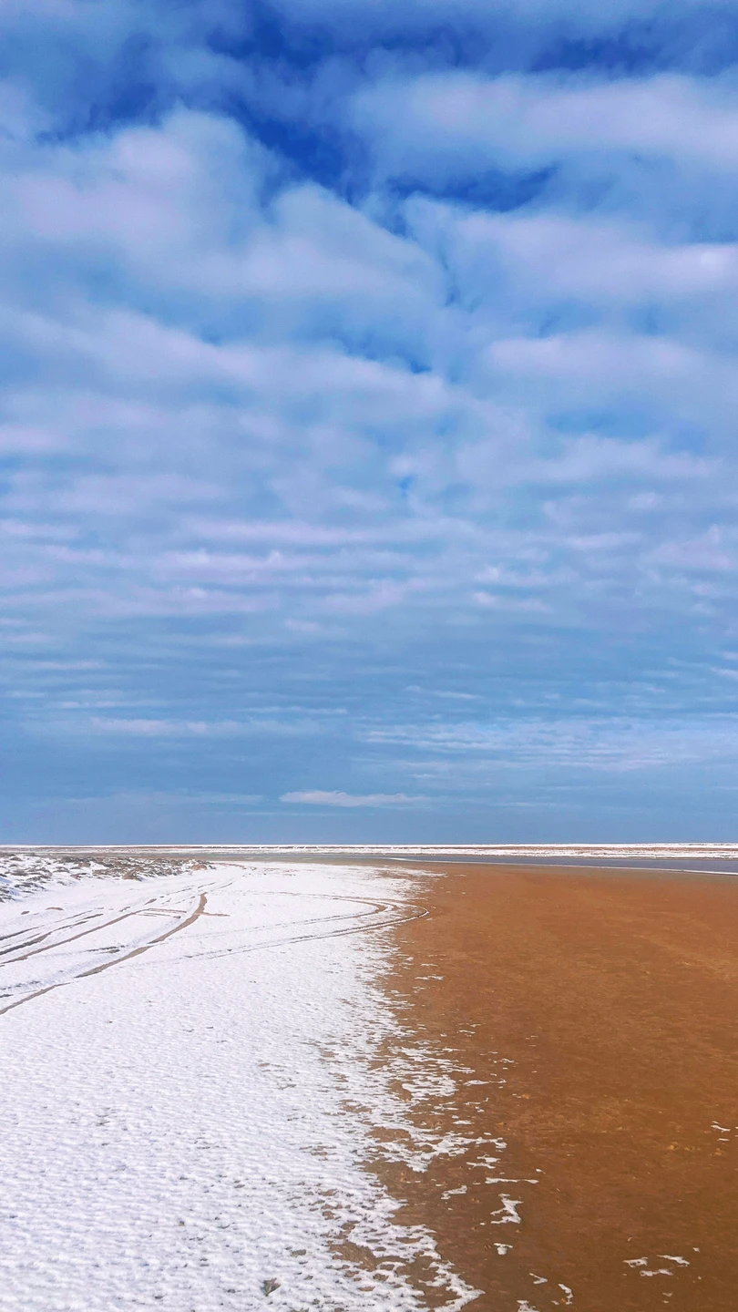 Классная экскурсия, огромное спасибо Рафаэлю за комфортный и увлекательный маршрут! Контраст снега и песка конечно супер необычен 😊