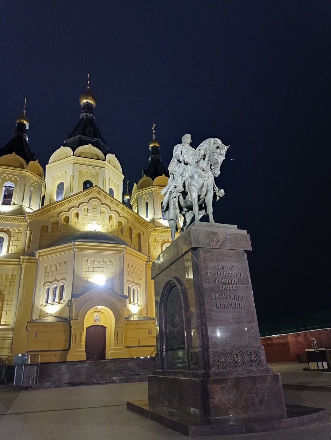 Отличная обзорная экскурсия для первого знакомства с городом. Очень интересные рассказы про историю города, про архитектуру
