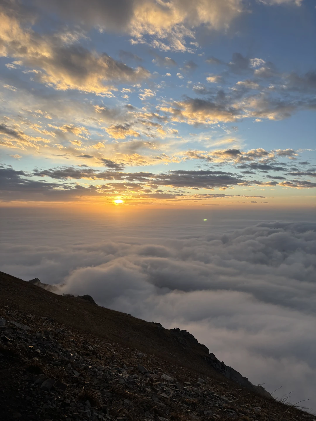 Потрясающий трекинг на гору Бештау с гидом Артемом! Артем — настоящий профессионал: он отлично знает маршрут