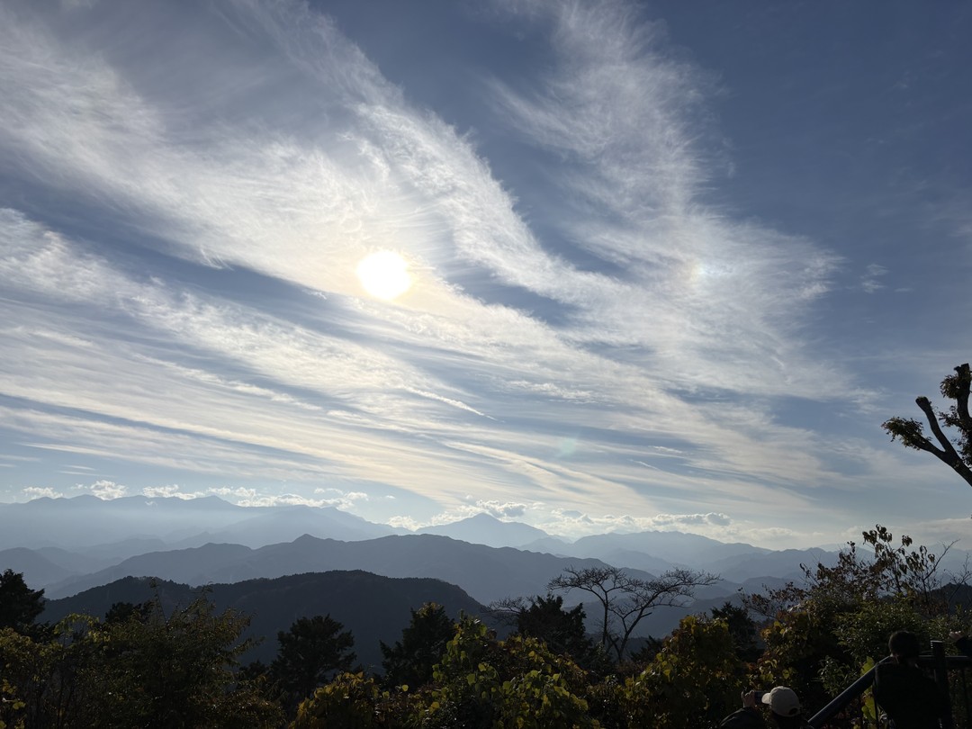 Нам очень понравилась экскурсия на гору Такао. Виды, открывающиеся с горы, компенсируют все физические сложности подъема