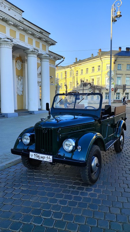 На ретровнедорожнике - по Костроме