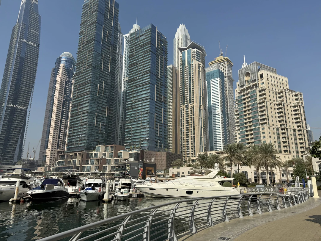 Легкая дружеская поездка, содержательная, без занудства: будет понятно и интересно взрослым и детям! Гибкий график локаций, все очень красиво