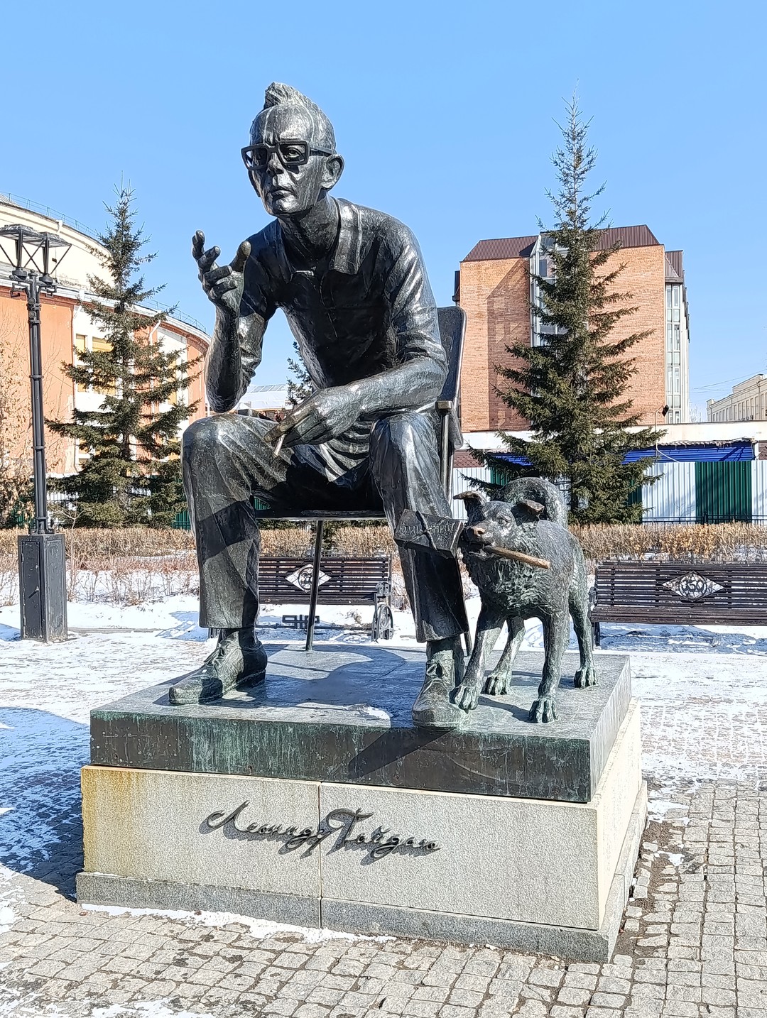 Прогулка по улицам Иркутска просто отличная! Несмотря на холод и ветер(в основном на набережной) было очень