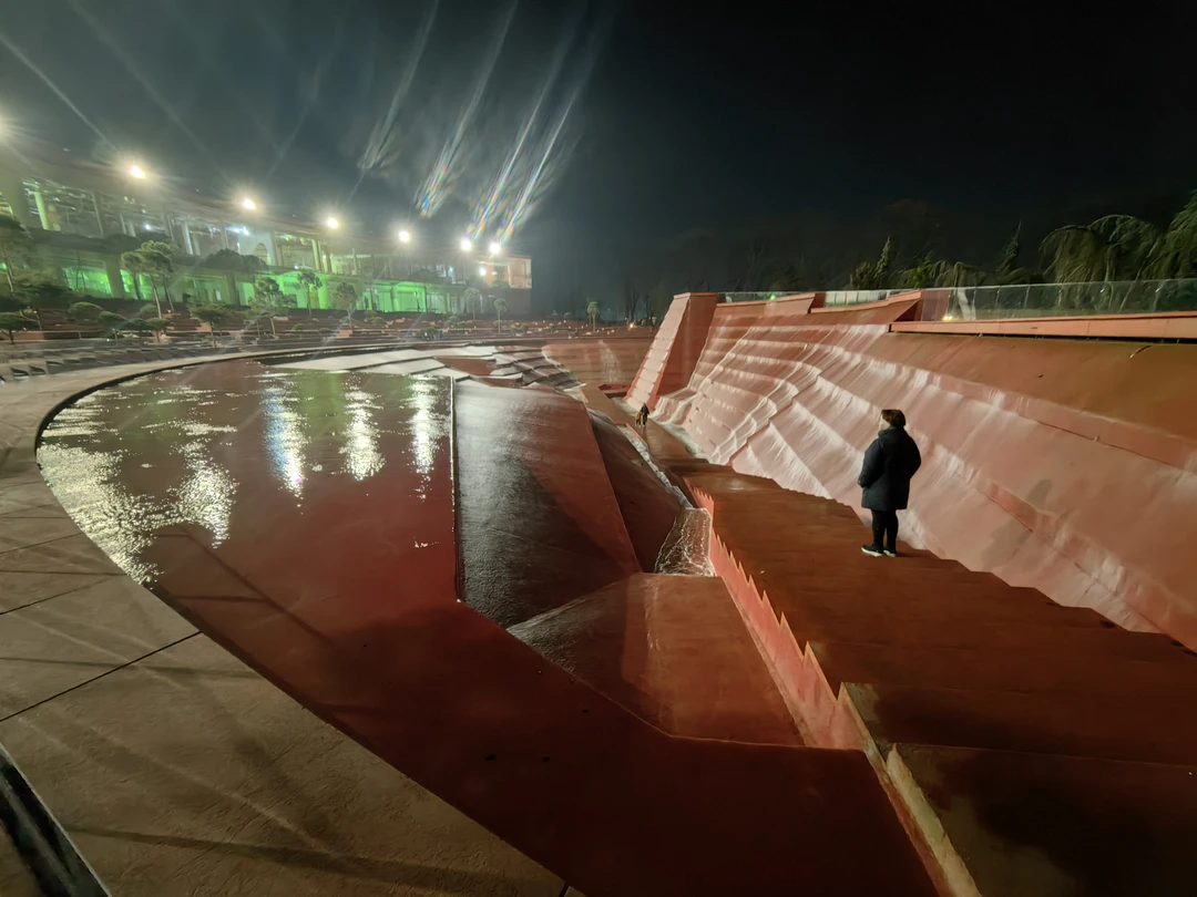 Потрясающий парк с массой эмоций, которые добавились ещё и благодаря гиду Юлии. Восторг зашкаливает от увиденного