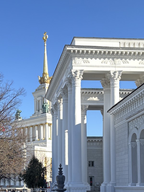 Фото к экскурсии Советские символы и мифы: Новая Третьяковка на ВДНХ